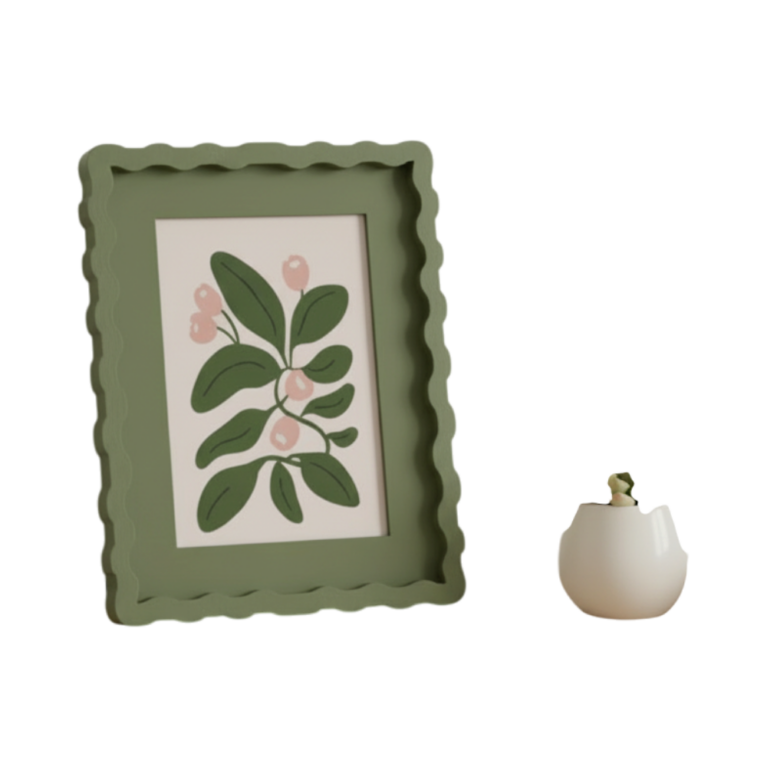 Wavy Scalloped Photo Frame